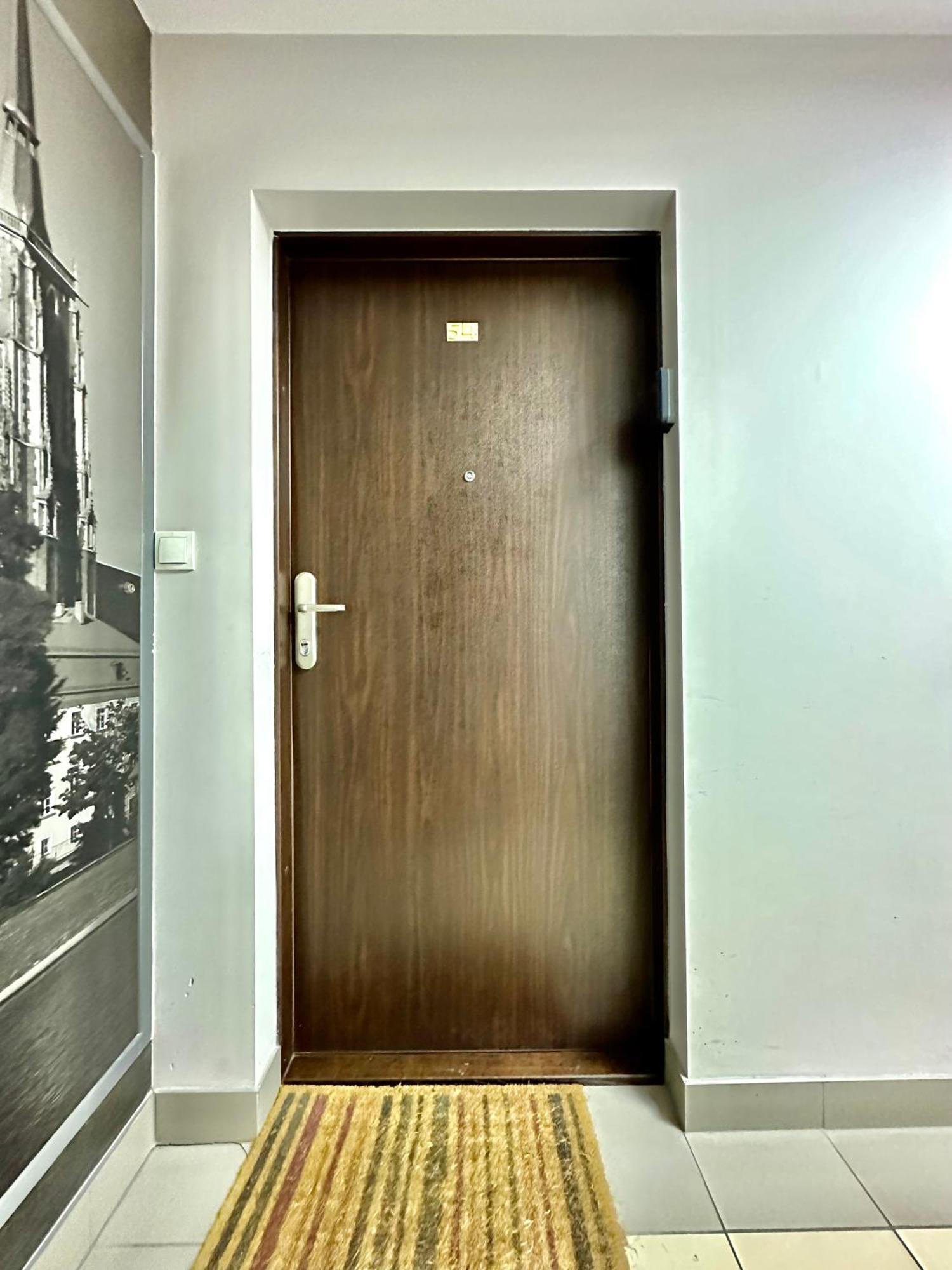 Apartment Podwale 2 - Self Check-in 20h ~parking & Lift