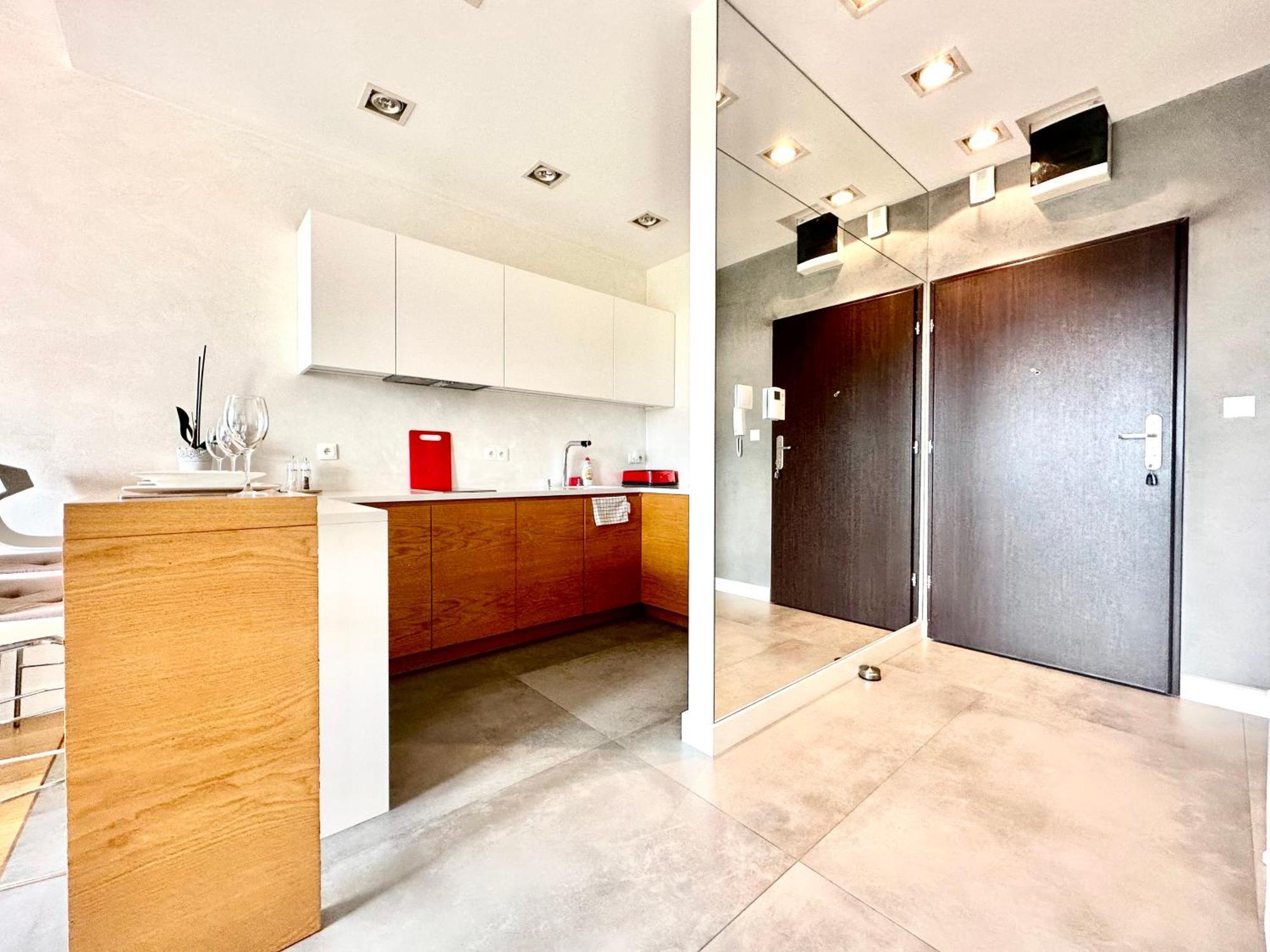 Podwale 2 - Self Check-in 20h ~parking & Lift Apartment Wroclaw